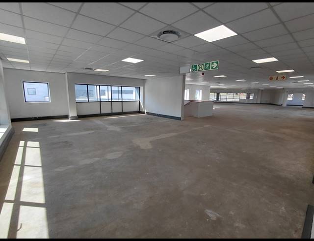 3,689M² OFFICE TO LET IN VORNA VALLEY